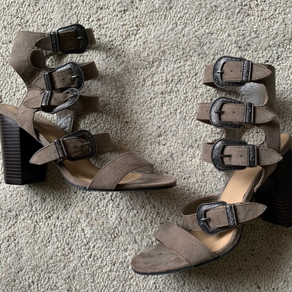 Forever 21 Shoes - NWOT Buckle up Sandals